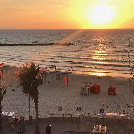 Amazing Apartment For 3 Guests Steps From The Beach Netanya Exterior photo