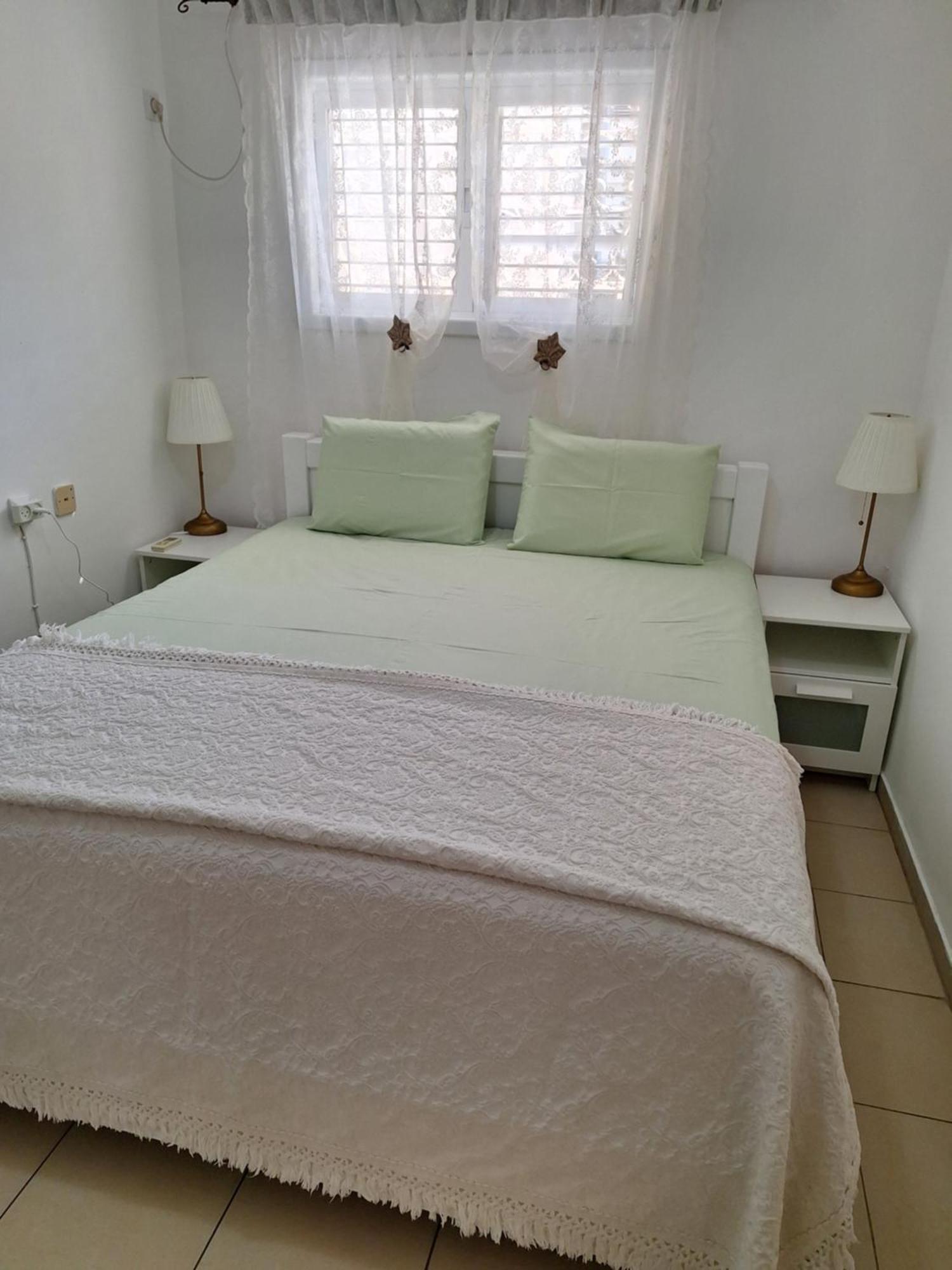 Amazing Apartment For 3 Guests Steps From The Beach Netanya Exterior photo