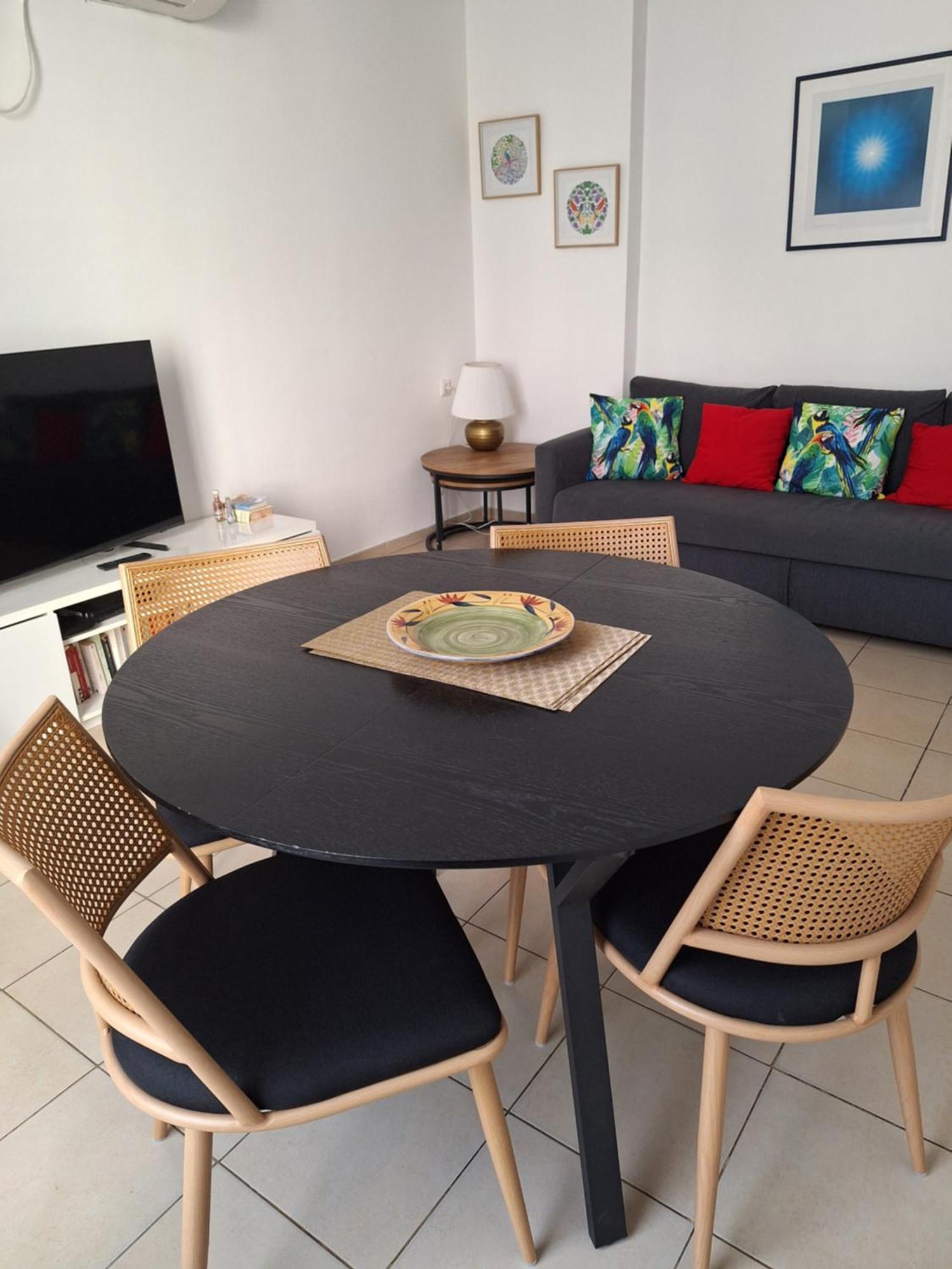 Amazing Apartment For 3 Guests Steps From The Beach Netanya Exterior photo